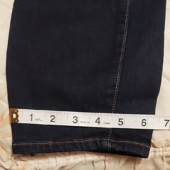 Old Navy Women's Dark Blue Straight Leg Jeans - Picture 9 of 11
